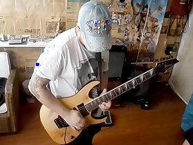 Carlos faz guitarra gritar muito usando apenas os dedos na a Asian Hooker