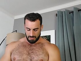 Muscle Hunk Jaxton does a solo workout