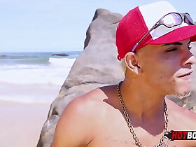 Mega orgia dos novinhos na praia!