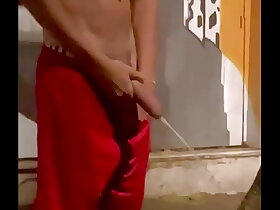 DOTADÃO MIJANDO NA RUA