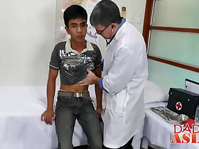 Asian twink barebacks with mature deviant in doctors office
