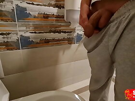 Guy films him peeing in the toilet
