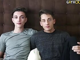 Two hot twinks make love