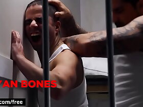 Hot inmates get to fucking while stuck in prison - BROMO