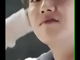 CHINÊS SAFADO SE FILMA TOMANDO BANHO