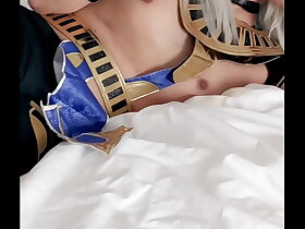 Cyno Cosplayer Snacking 2