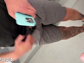 Chupei meu amigo na escada do prédio voltando da academia.