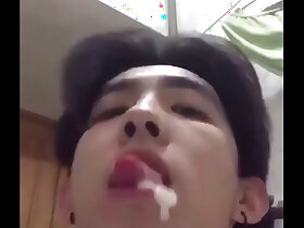 Trai Thái lan bắn tinh rồi tự uống tinh trùng của mình